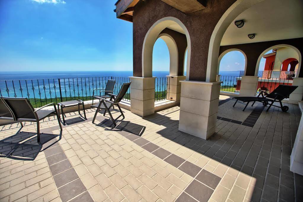 Lighthouse Apartments And Villas Balchik Exterior foto